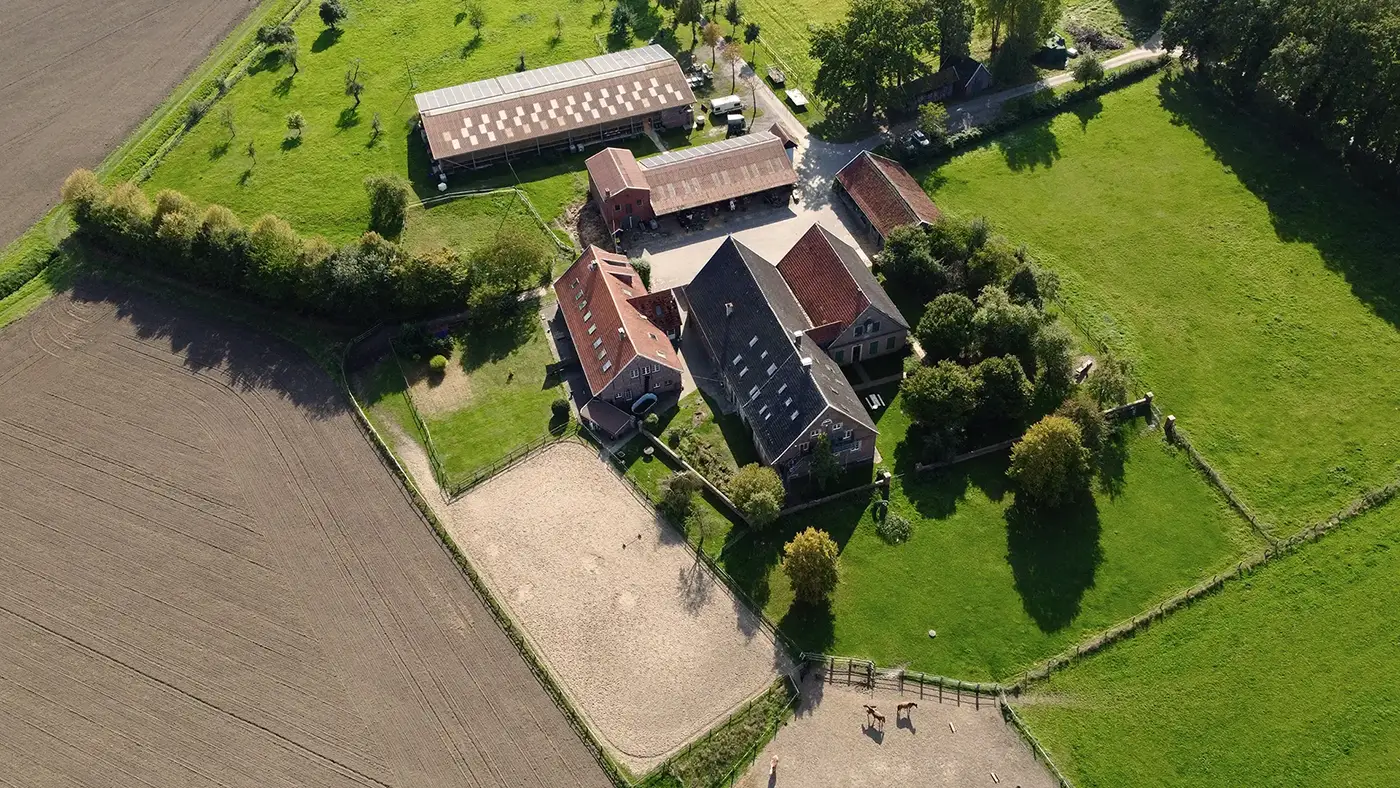 Eine Luftaufnahme vom kompletten Lageplan von Hof Mormann in Havixbeck